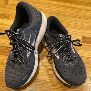Brooks Ghost 13 women size 8